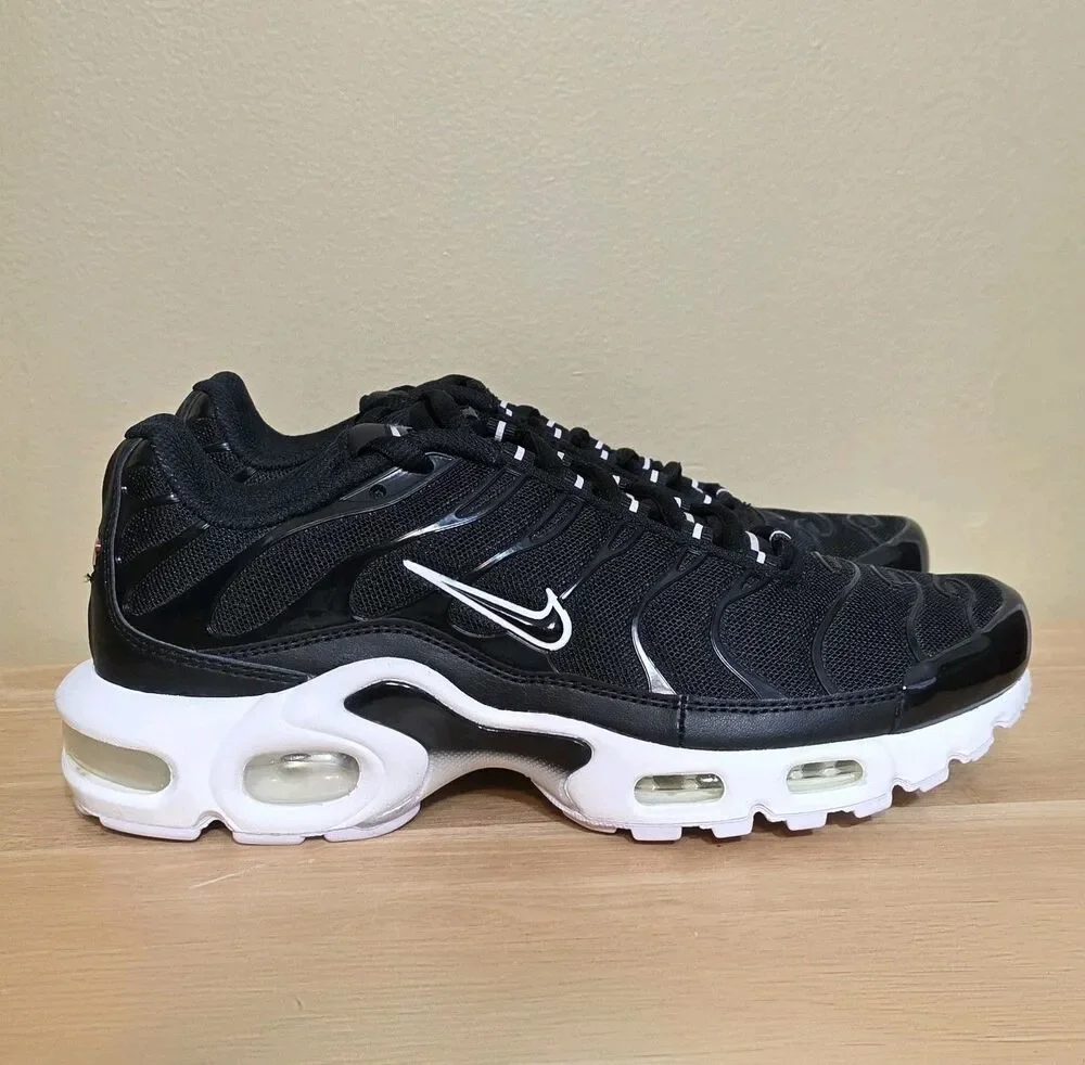 Nike Air Max Plus Black White DM2362-001 Women's Size 7.5